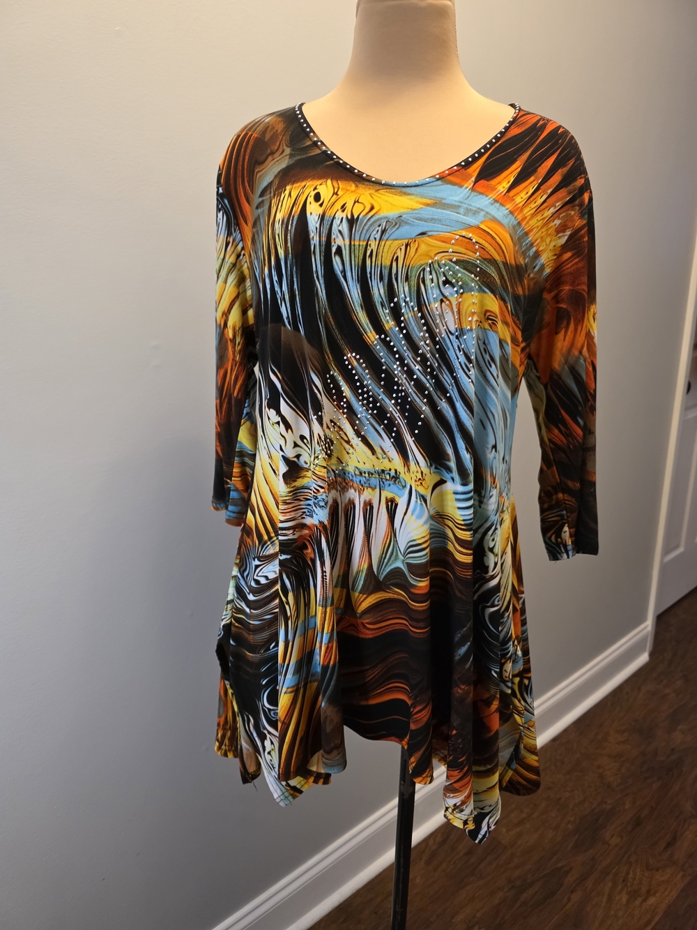 Valentina Women's Abstract Graphic Wearable Art Tunic Top